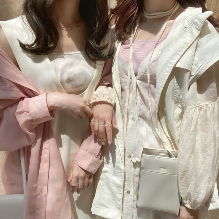 仲良しの友達と シミラールック でインスタ映え 手軽にできるコーデ4選 22年7月11日 エキサイトニュース