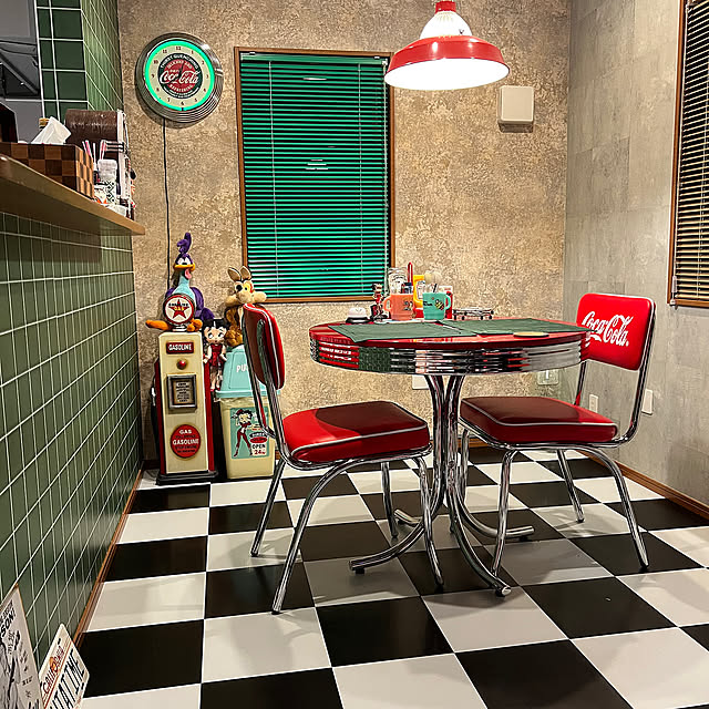 カラフルな色づかいが楽しい☆アメリカンポップな空間のコーディネート