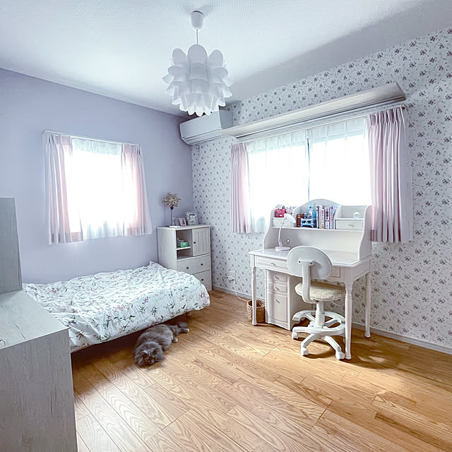 大人になっても使えるカラー 子ども部屋に合う！ グレーとホワイトの
