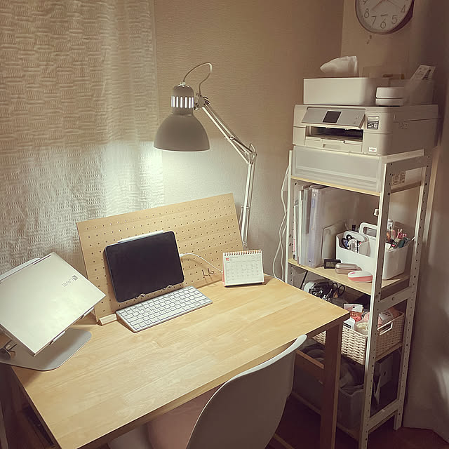 手元を明るく照らして。IKEAのデスクライトで快適な作業空間を (2024年