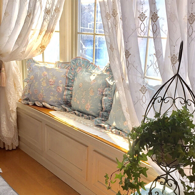 光に満ちた空間を楽しむ スペースを有効活用した出窓インテリア 年11月3日 エキサイトニュース