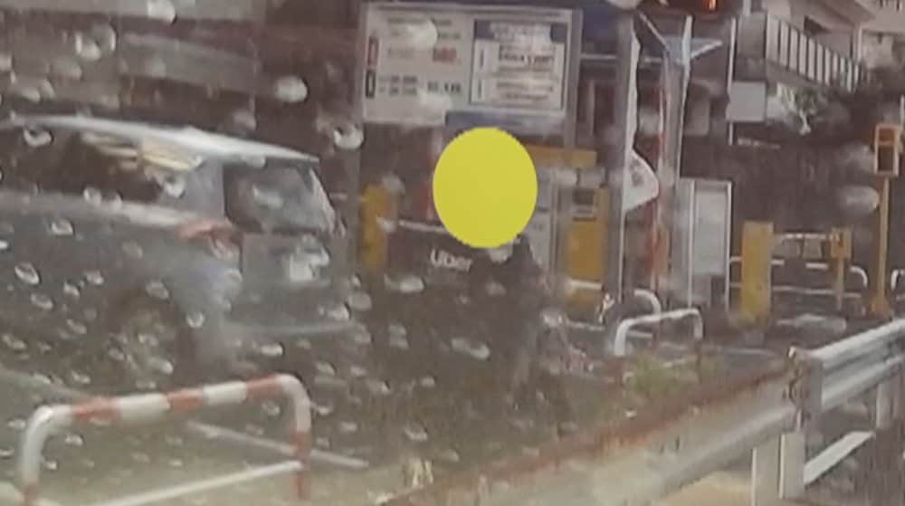 黒リュックに ウーバーイーツ 歩道を原付バイクが猛スピードで 危険走行に住民怒り 21年10月11日 エキサイトニュース