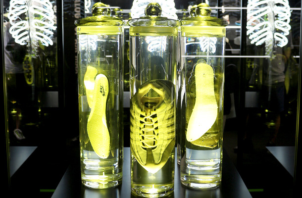 ナイキの ホルマリン漬け Air Max 95 周年記念エキシビジョンスペースが原宿に登場 15年8月6日 エキサイトニュース