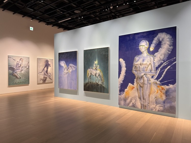 空山基の最大規模回顧展「SORAYAMA 光・透明・反射 ―TOKYO―」開催
