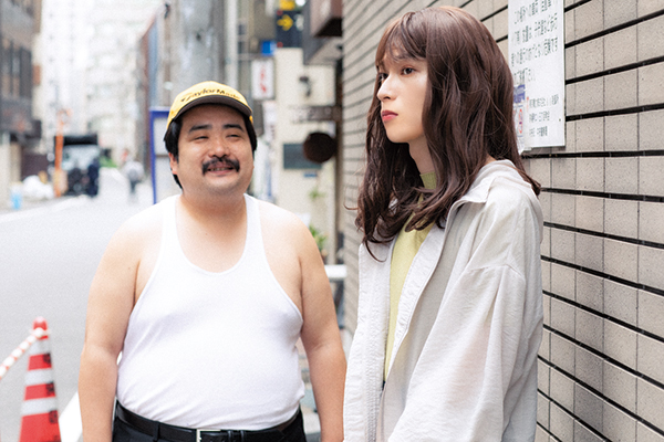 空気階段 水川かたまり かわいすぎると話題の女装でトレンド色コーデに挑戦 ローリエプレス