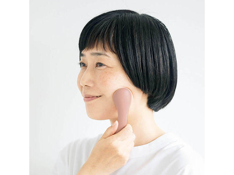 付録］大人の肌ケア効率を上げる美顔器をヘア＆メイク山本浩未が監修