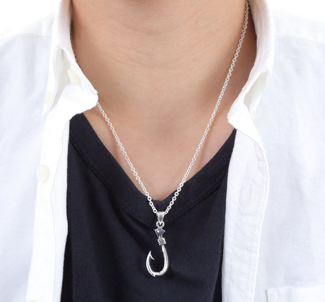 釣り針をネックレスにしている意味を知りたい 釣りにまつわるおすすめアイテムをチェック 21年8月11日 エキサイトニュース 釣り針をネックレスにしている意味を知りたい 釣りにまつわるおすすめアイテムをチェック 21年8月11日 エキサイトニュース