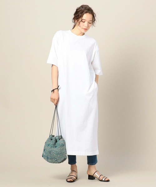 コーデに今すぐ取り入れたい シンプルなtシャツワンピの着こなし術 ローリエプレス