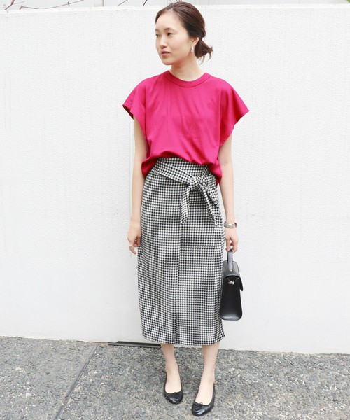 夏のピンクはどう着る 大人かわいいピンクトップスで作る初夏コーデをチェック ローリエプレス