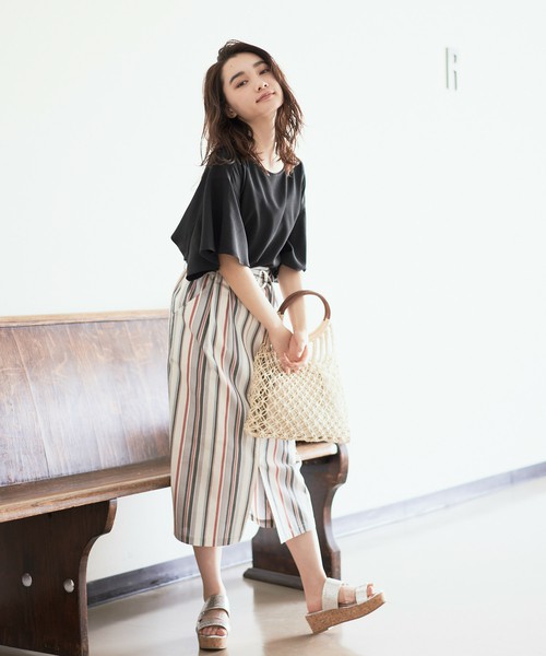 夏の黒トップスは重たく見せない着こなしがマスト 参考にしたいコーデ15選 ローリエプレス