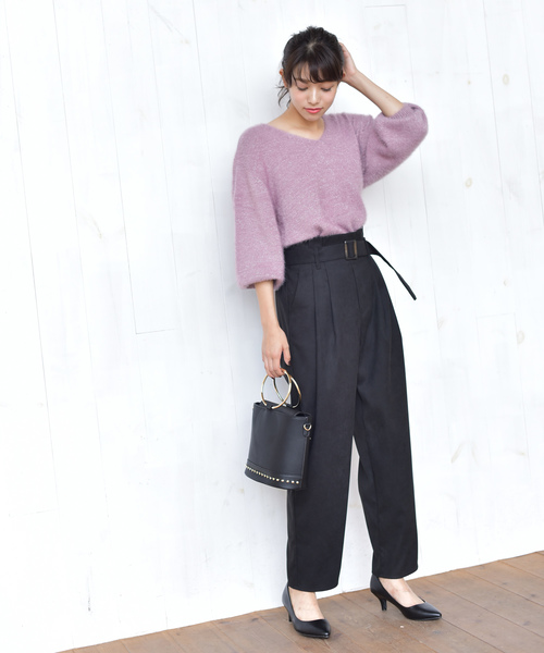 大人女子にぴったり ふわふわの質感がかわいいフェザーヤーンコーデ ローリエプレス