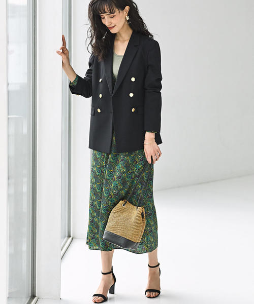 オフ日も気軽に ネイビージャケット を 大人女子におすすめのお手本コーデ15選 ローリエプレス