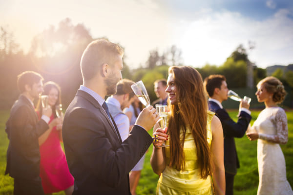 結婚式で出会いってある きっかけ作り 気になる人への上手なアプローチ術 ローリエプレス
