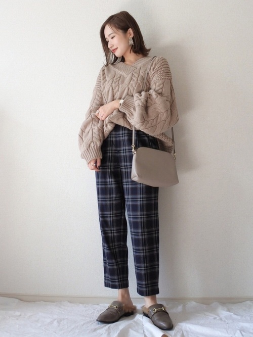 注目の Gu ユニクロ テーパードパンツ きれいめアイテムで簡単 高見えコーデ ローリエプレス
