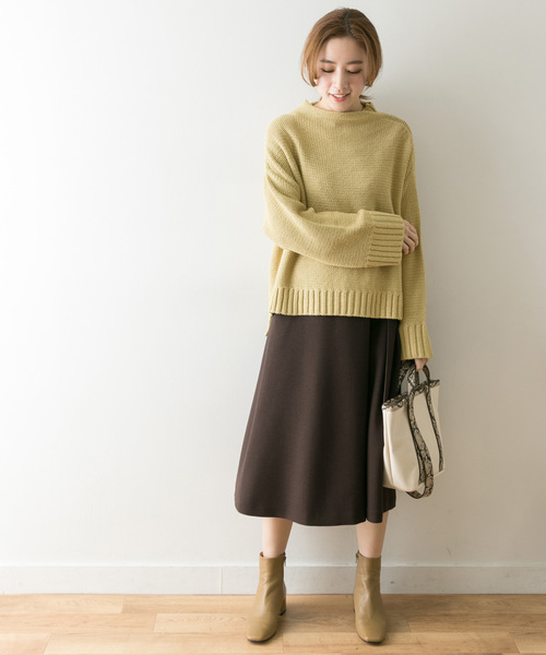 イエローニットコーデ15選 春を呼び込むポップでキュートなカラーアイテム ローリエプレス