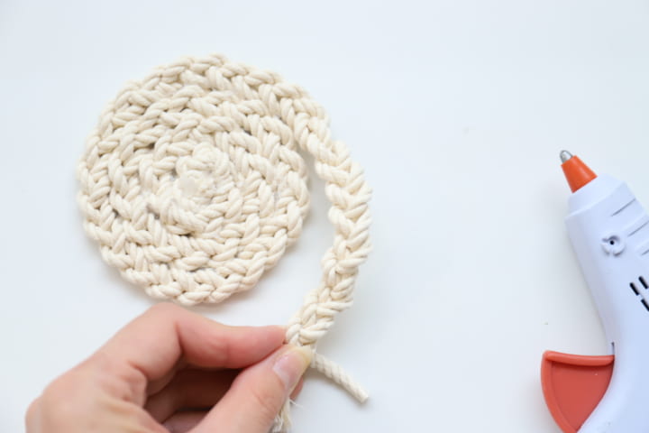 連載 セリア の綿ロープを三つ編みするだけ オシャレなカフェ雑貨を作ろう ローリエプレス