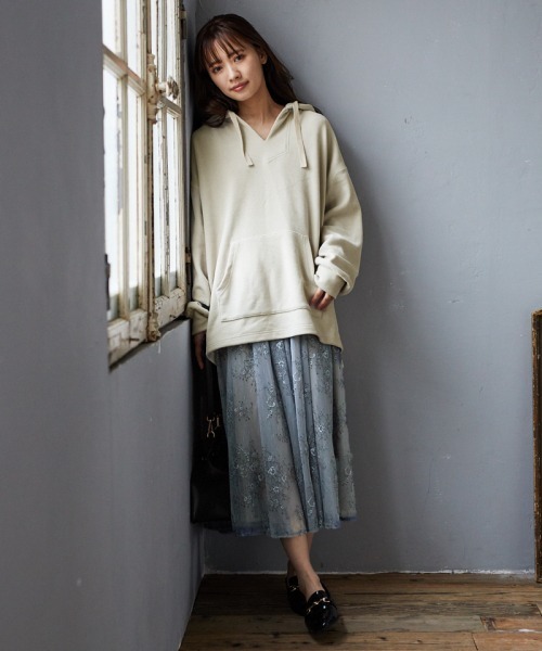 最新 花柄スカートコーデ特集 今年っぽく着こなすコツをご紹介 ローリエプレス