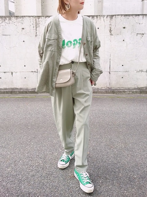 おしゃれ上級者に学ぶ Guアイテム を使った大人の着こなしテク ローリエプレス