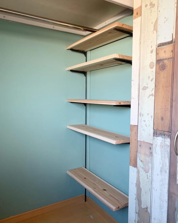 連載 クローゼットを大改造 簡単diyで可動棚をつけて壁ペイントしよう ローリエプレス