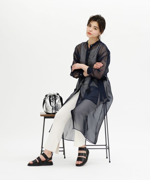 30代コーデ 初夏の軽やかスタイル シャツワンピース の素敵な着こなし ローリエプレス