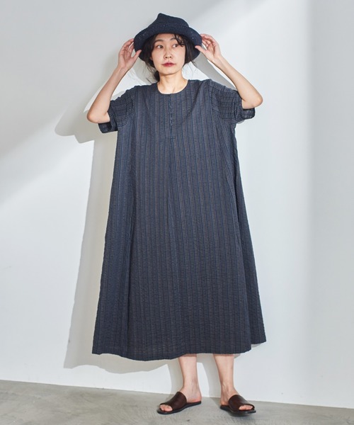 夏の黒ワンピースの正解は 大人のおすすめの黒ワンピ15選 ローリエプレス