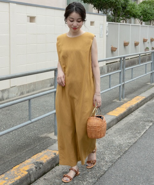 蒸し暑い夏に大活躍 本命 リネンワンピース の大人の着こなし ローリエプレス
