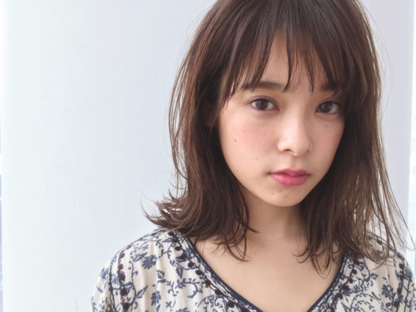 軽くて可愛いボブ ミディアムヘアの外ハネヘアスタイル ローリエプレス