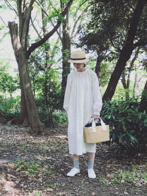 女の子の憧れ 白ワンピースをこなれ感たっぷりに着こなすコツ ローリエプレス