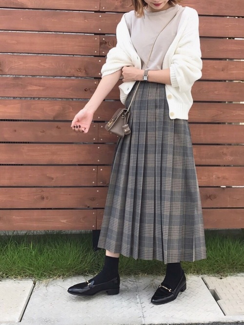 レトロな雰囲気が好き ショート丈カーデのクラシカルコーデ ローリエプレス