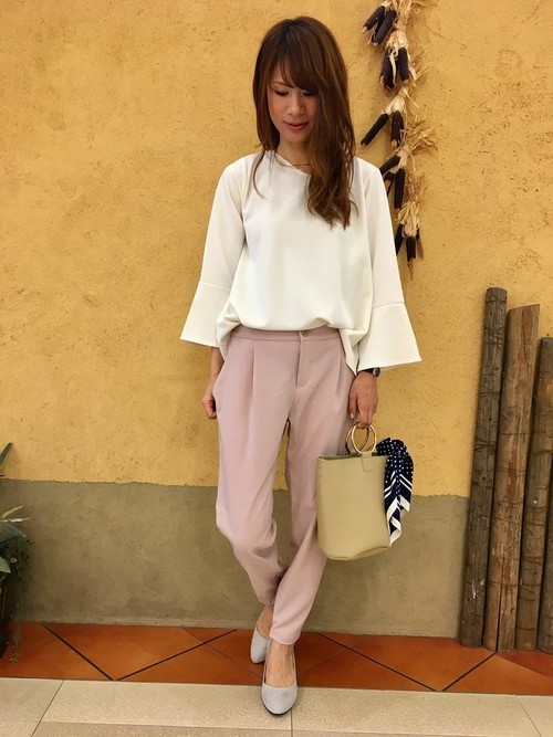 18年春のジョガーパンツコーデ カジュアルからきれいめまで着こなし方をご紹介 ローリエプレス