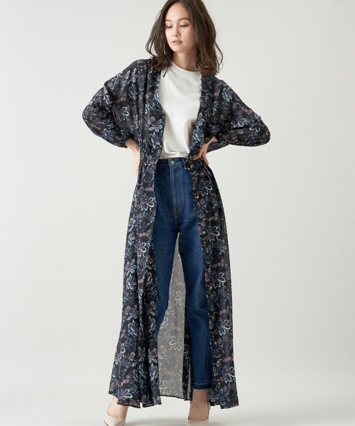 今旬の前開きロングワンピ ガウン風に羽織るおしゃれなレイヤードスタイルを大特集 ローリエプレス