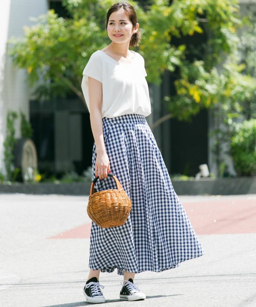 夏のチェック柄はスカートで取り入れる 大人可愛いチェックスカートコーデ集 ローリエプレス 夏のチェック柄はスカートで取り入れる 大人可愛いチェックスカートコーデ集 ローリエプレス