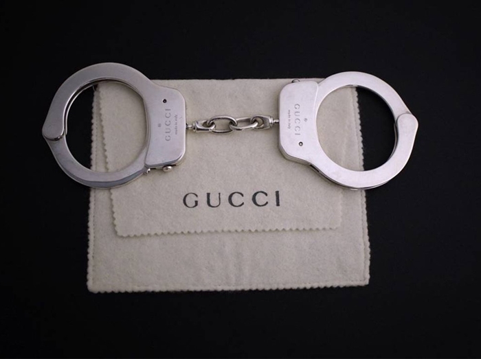 saleグッチ GUCCI 手錠 モチーフ シルバー ブレスレット 人気ブランドの