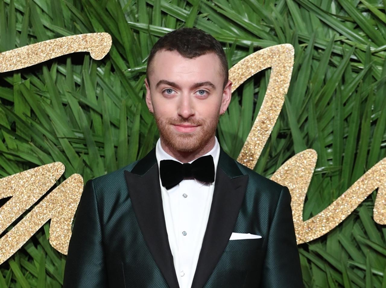 来日中 サム スミス 日本のファンにもらったお気に入りのアイテムとは 18年1月22日 エキサイトニュース