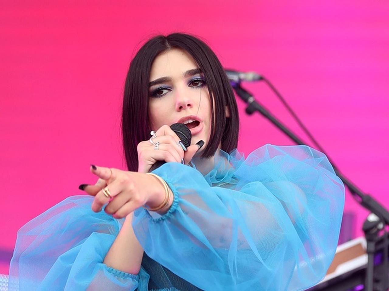 デュア リパが披露した神ワザポーズに どうなってるの の声が殺到 18年8月11日 エキサイトニュース