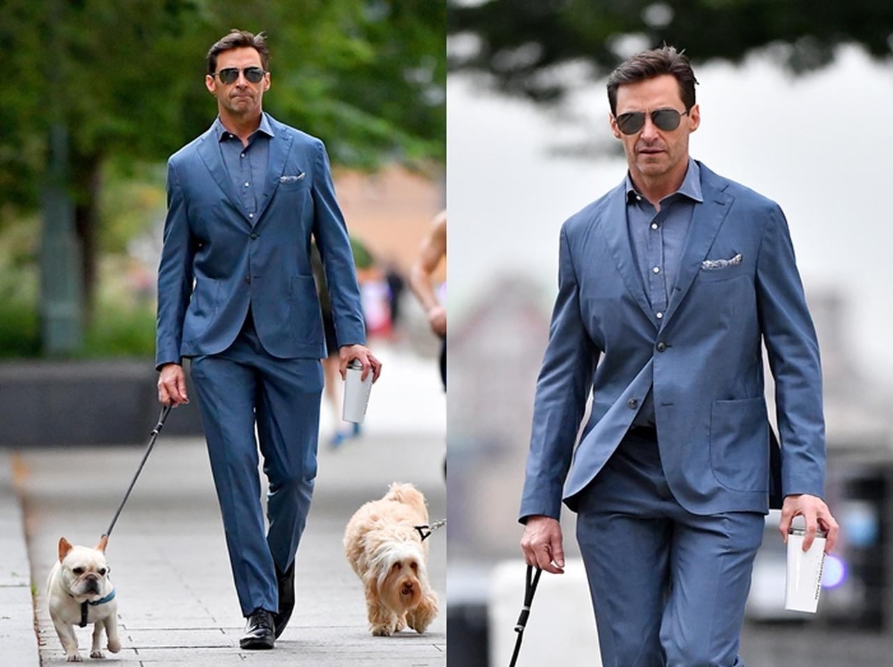 ヒュー ジャックマン スーツ姿で愛犬散歩する様子が絵になりすぎる 18年9月23日 エキサイトニュース