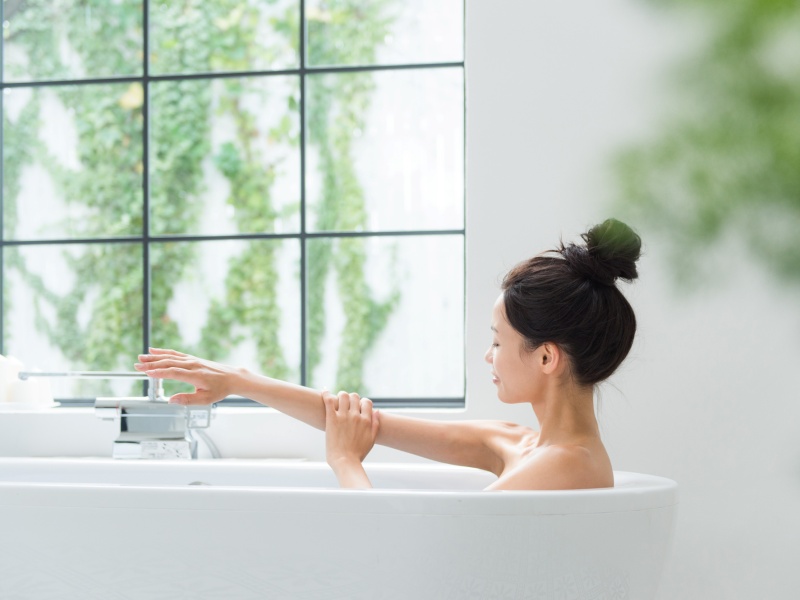 美肌への近道 プロに聞いた お風呂の中で済ませたい スキンケア3選 ローリエプレス