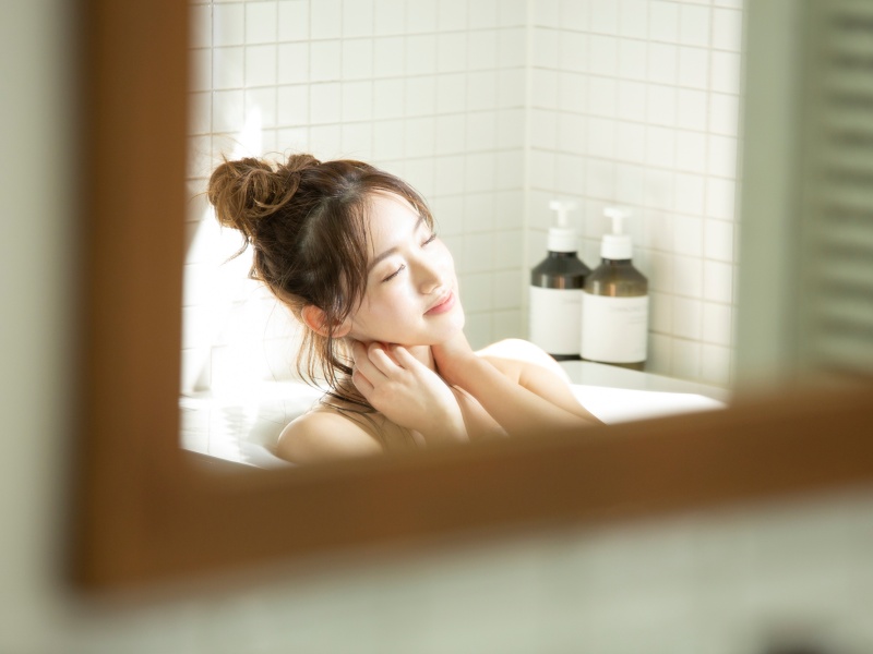 美肌への近道 プロに聞いた お風呂の中で済ませたい スキンケア3選 ローリエプレス