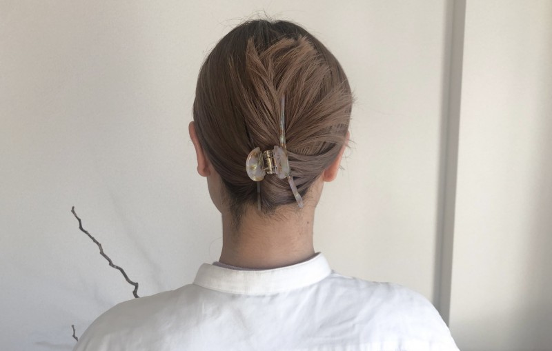 ダサ見え回避 トレンドのヘアアクセを使った ミディアム向け ヘアアレンジ ローリエプレス