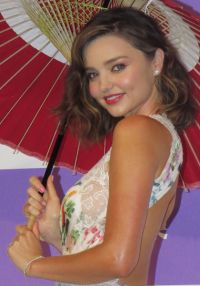 新婚ミランダ・カー 資産家夫人なのに“日本で荒稼ぎ”の謎