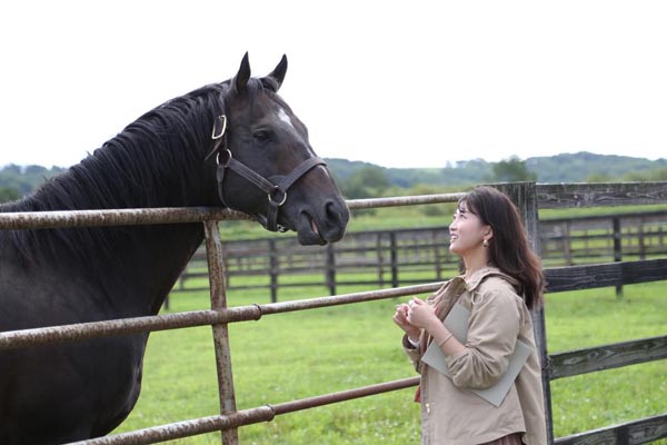 元SDN48津田麻莉奈さん 人生を変えた一頭はトゥザグローリー (2021年7月26日) - Vimarsana News