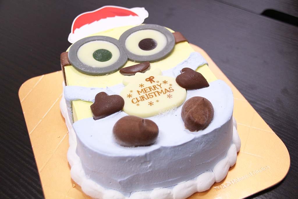 再現度がすごい サーティワンのアイスケーキ メリークリスマス ミニオン を食べてみた 18年12月22日 エキサイトニュース