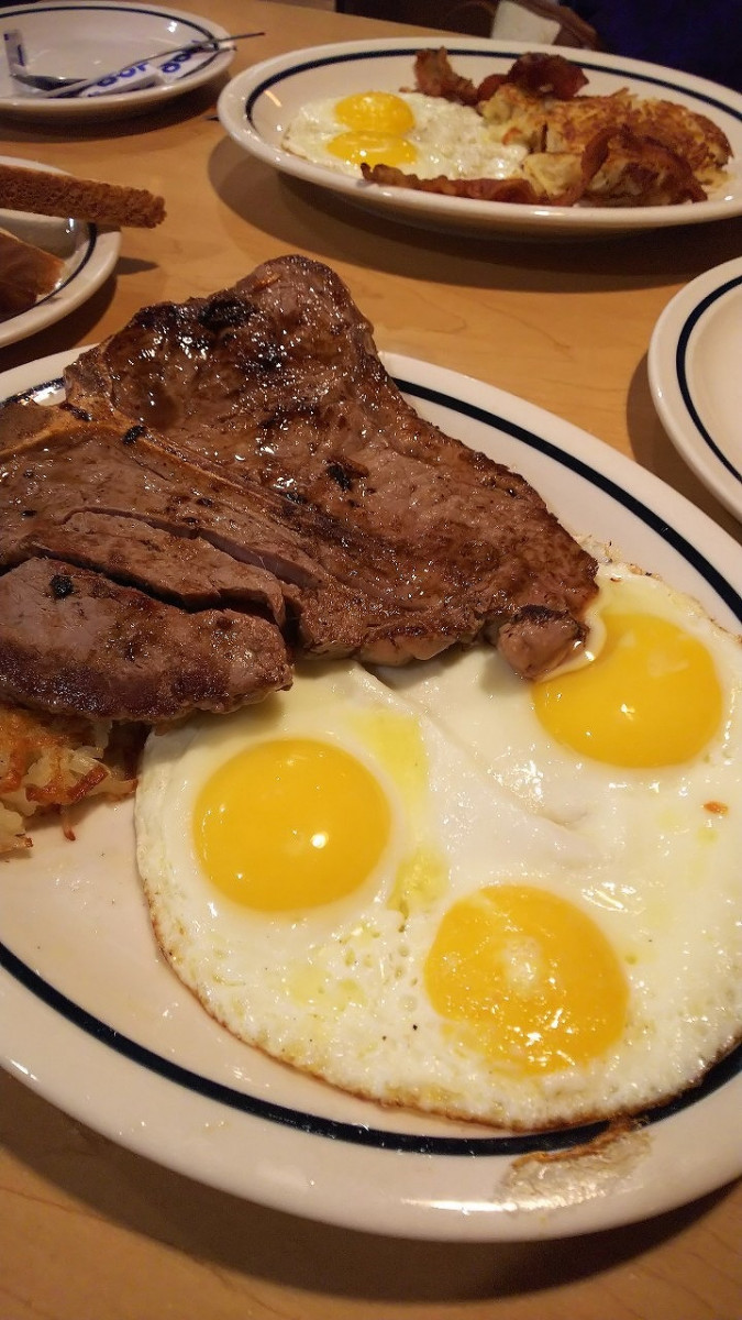 ごはんを食べ損ねた深夜に嬉しい カリフォルニアの24時間ファミレスで肉を喰らってきた 海外ディズニーごはん道 19年9月30日 エキサイトニュース