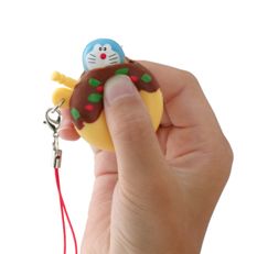 ご当地名産物からドラえもんが顔を出す どこでもドラえもん ひょっこりマスコット 09年8月11日 エキサイトニュース