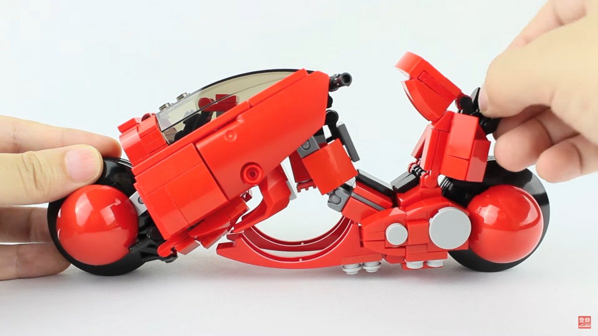ピーキーすぎる Legoで作った Akira 金田のバイク変形ロボやばい 年7月28日 エキサイトニュース