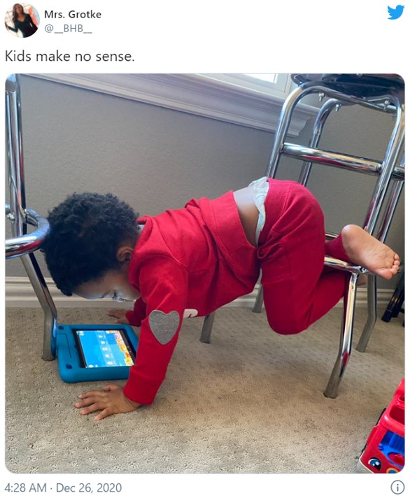 子どもたちの意味不明な姿勢はあるある 骨があるとは思えないのよね ヨガかよ 21年1月26日 エキサイトニュース