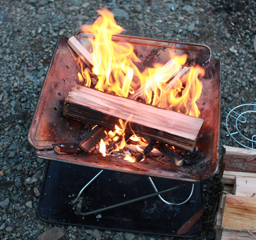 スノーピーク最大サイズの贅沢な焚き火台はガンガン燃やしたい人の期待に応える良品 焚き火部 14年6月30日 エキサイトニュース