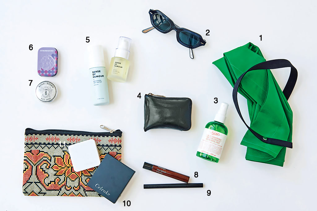 マスク顔に必要な ツヤ を補う秘策とは 木村あつ子さんの バッグの中身 ローリエプレス