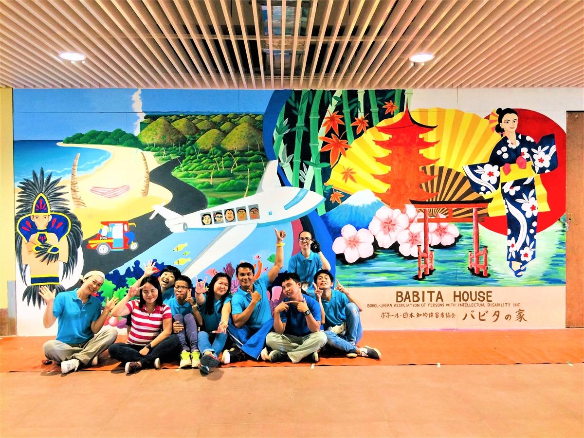 フィリピン ボホール空港に 知的障害者を支援する バビタの家 製作壁画が完成 2019年3月7日 エキサイトニュース
