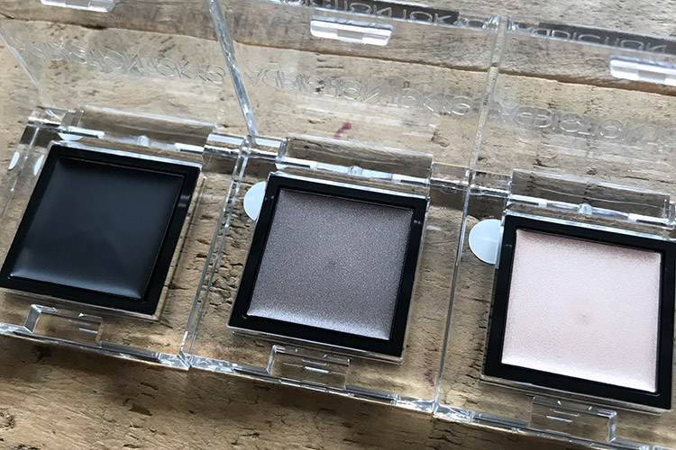 Addiction秋冬速報 The Eyeshadow 大幅リニューアルで質感レイヤードの魔法をかける 年8月28日新発売 ローリエプレス